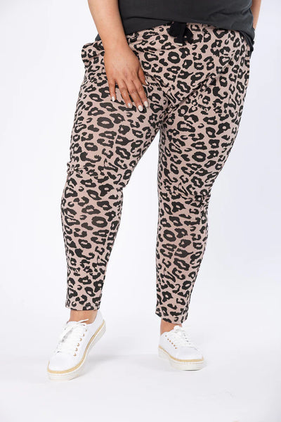 Leggings Depot Full Size Spotted Downtown Leopard Print Joggers – Everyday  Moms