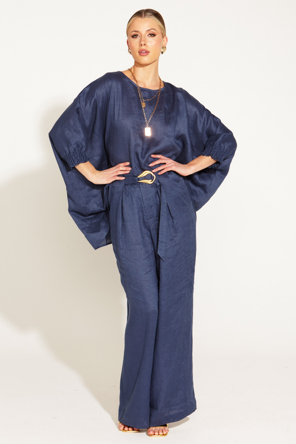 A WALK IN THE PARK LINEN OVERSIZED BATWING TOP - Navy