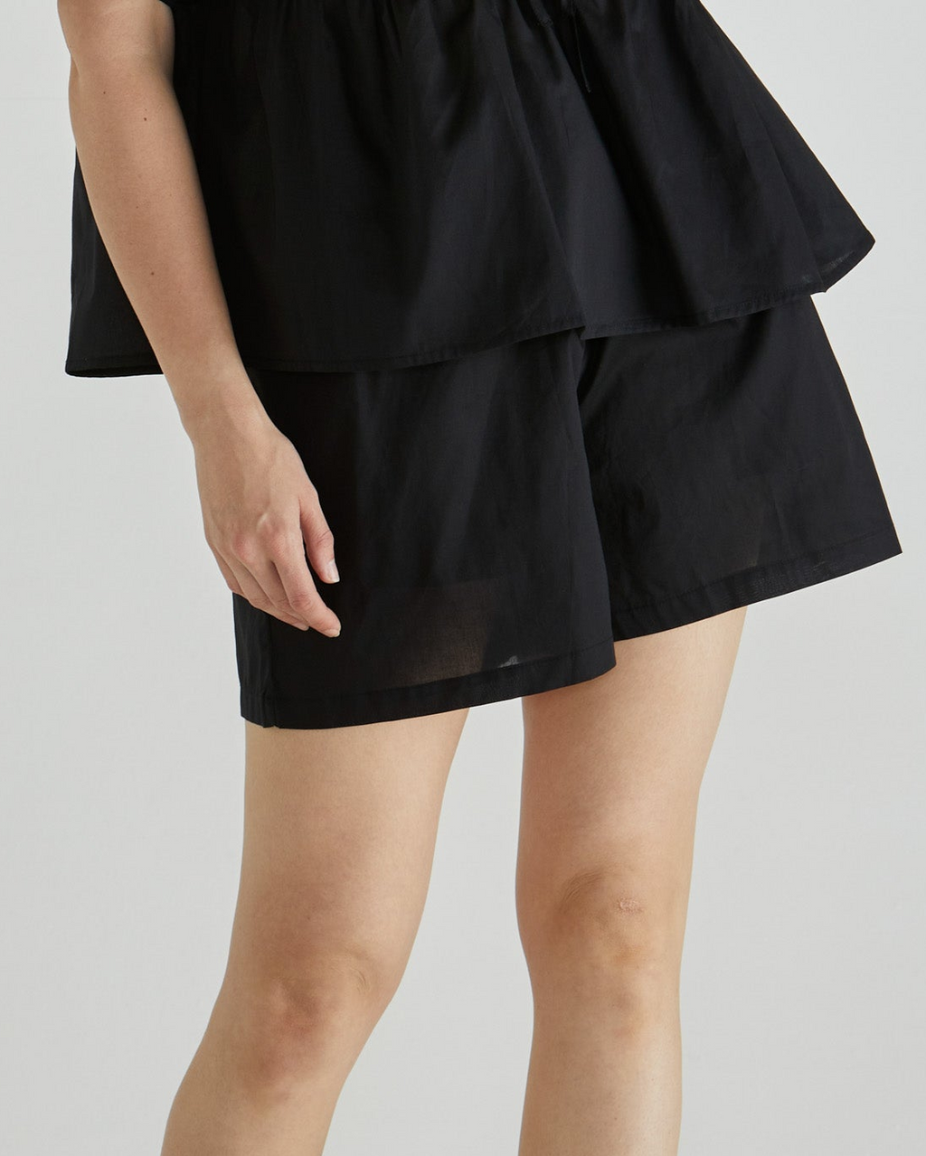 RUMI SHORT - Black