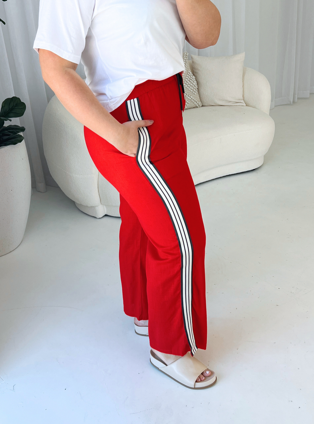 ELISHA WIDE LEG PANT - Red