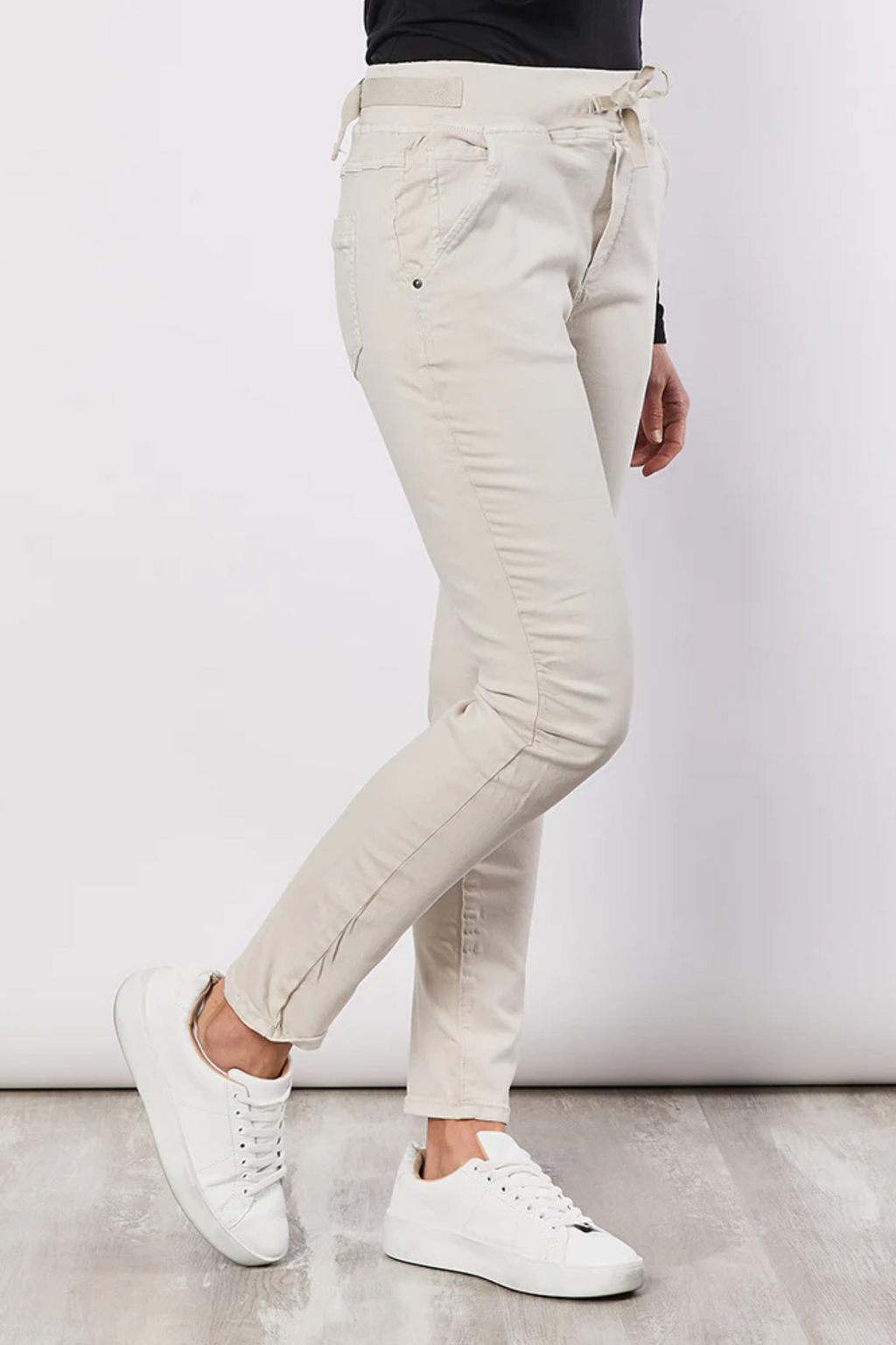 AMBER TIE FRONT JOGGER JEAN - Natural