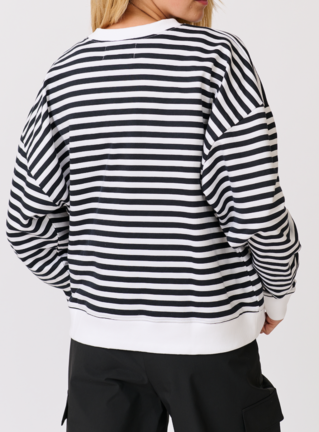 ADA SLIM SWEATER - Black/White Stripe