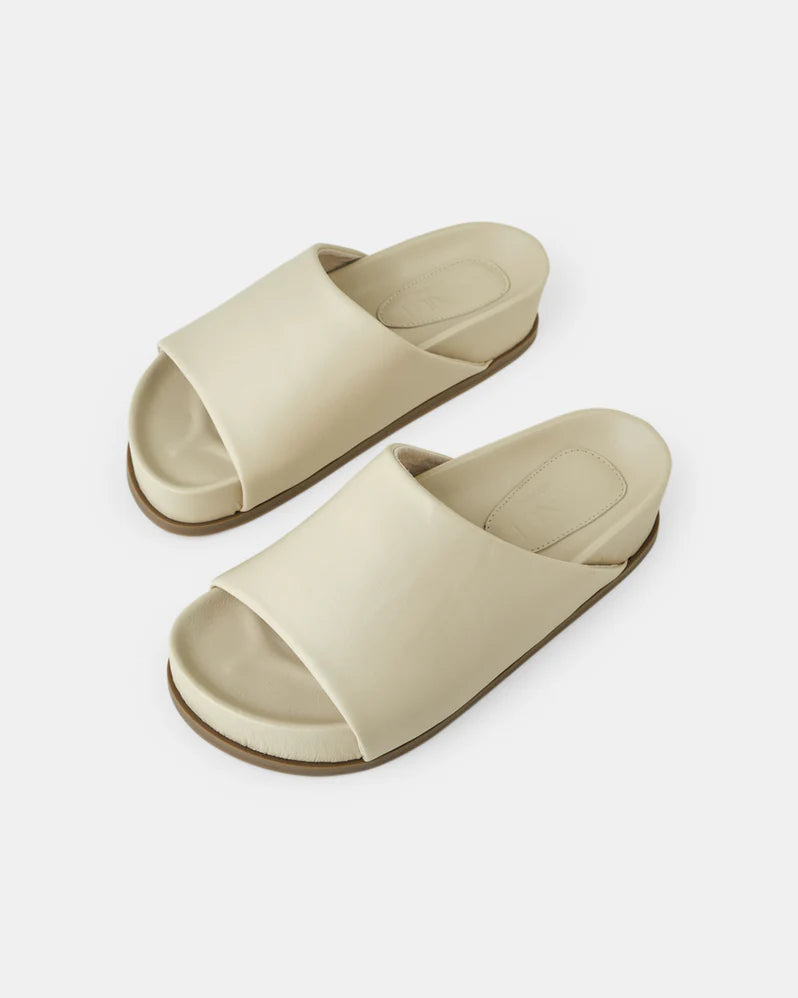 KENDALL LEATHER SLIDE - Nude