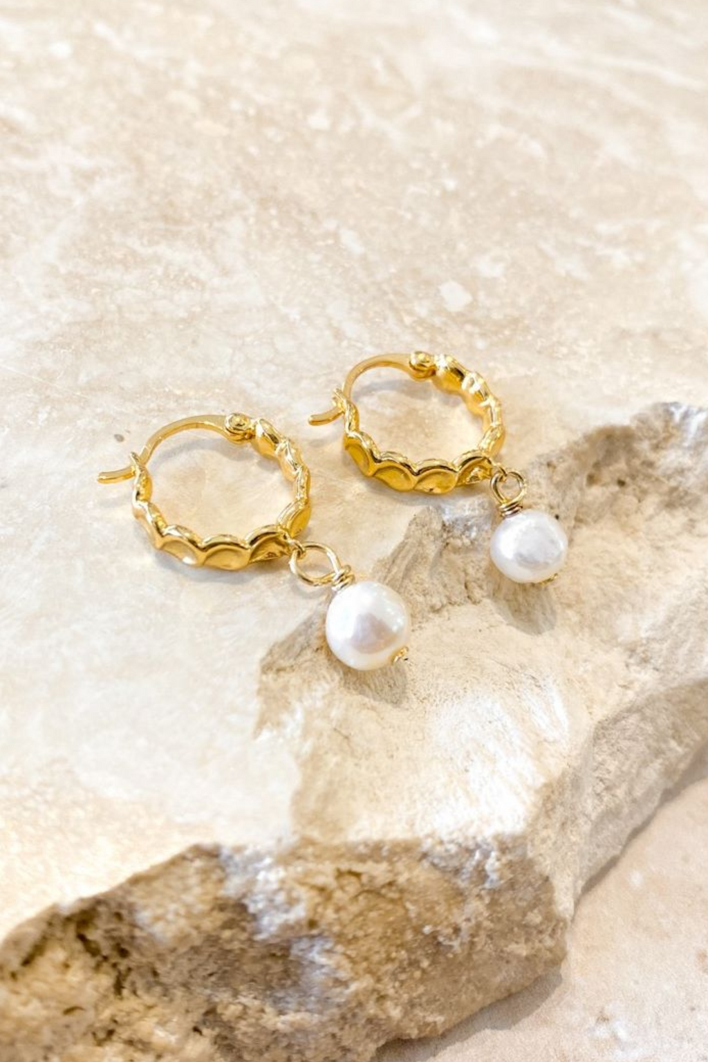 VINTAGE PEARL DROP 18K EARRING - Gold