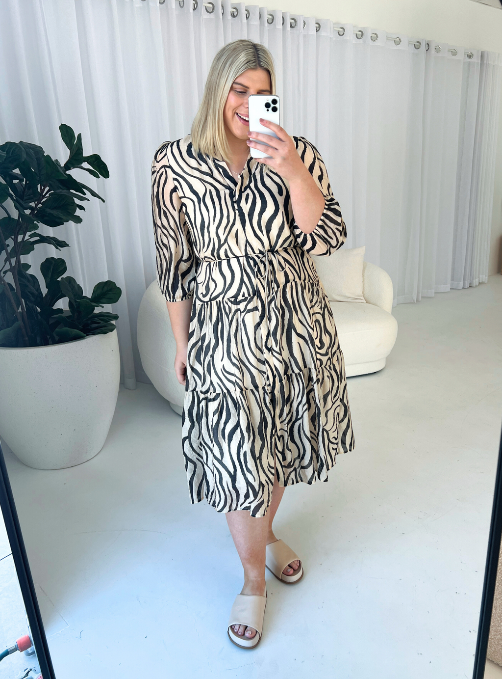 LEYA TIERED MAXI DRESS - Animal print