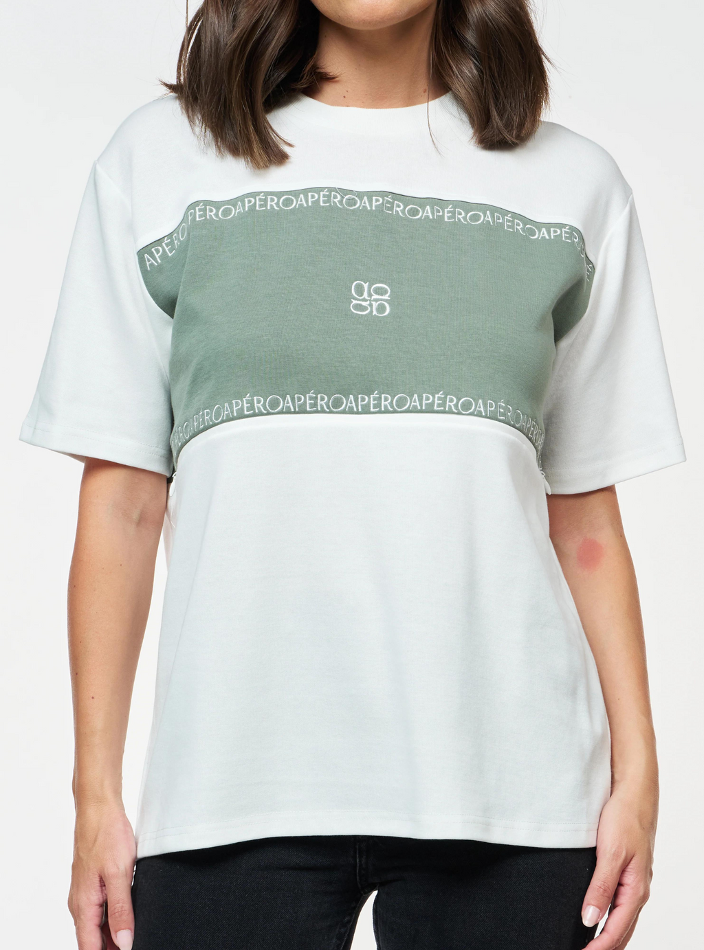 OLIO EMBROIDERED PANEL TEE - White/Forest Green