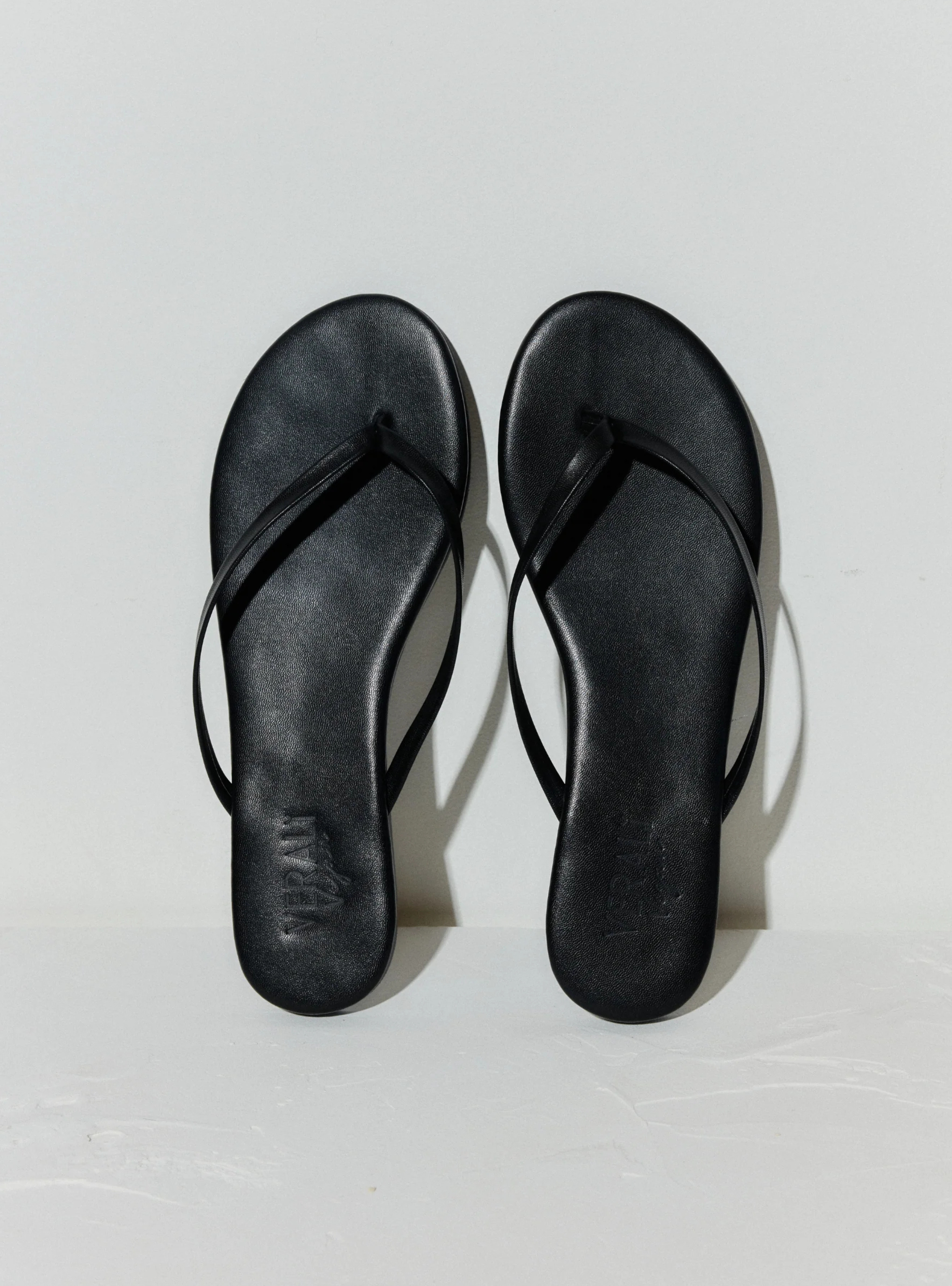TORI THONGS - Black