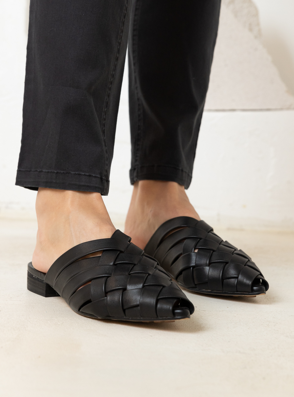 WILLOW LEATHER MULE - Black