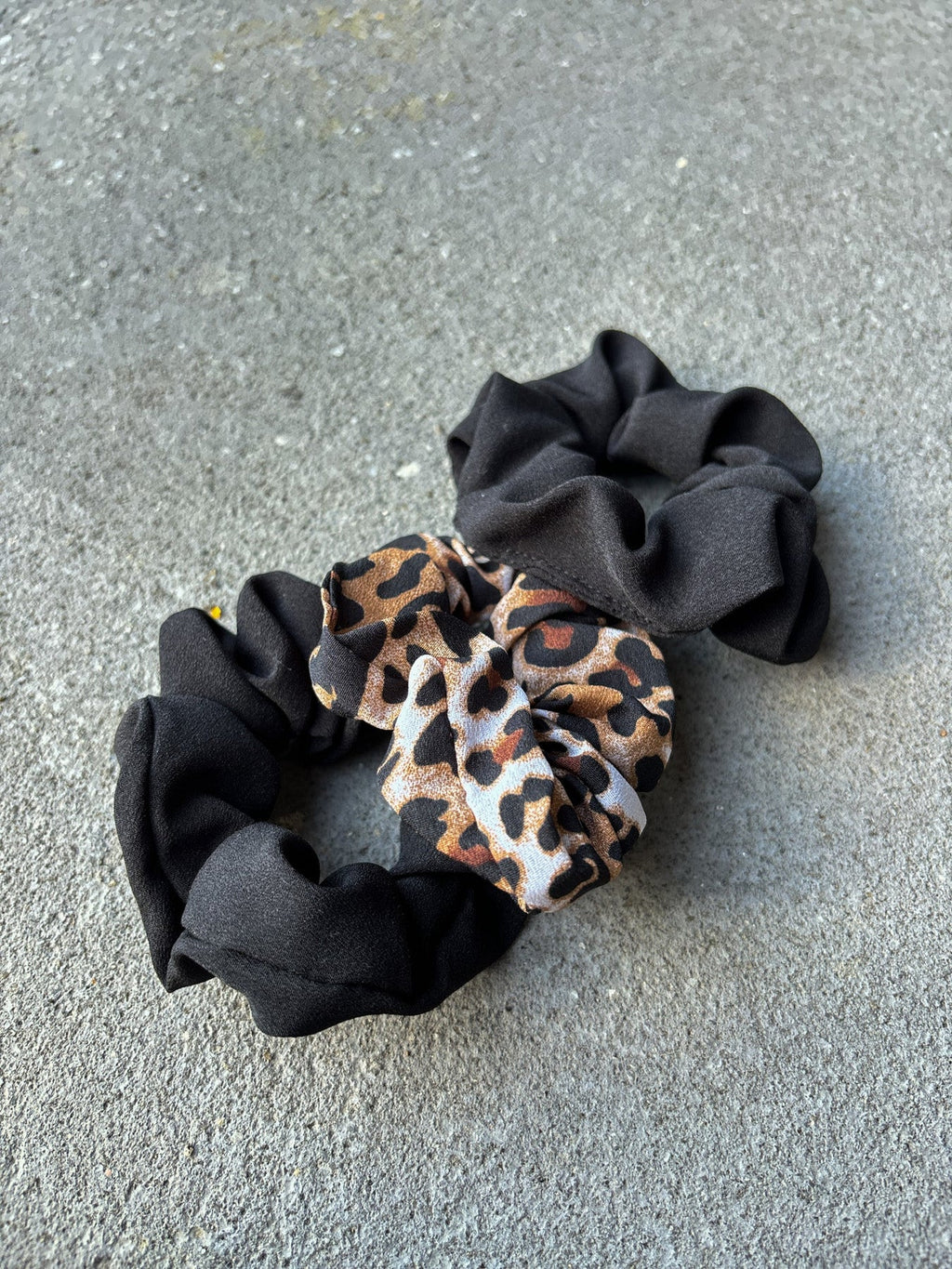 PACK OF THREE SCRUNCHIES - Leopard/Black