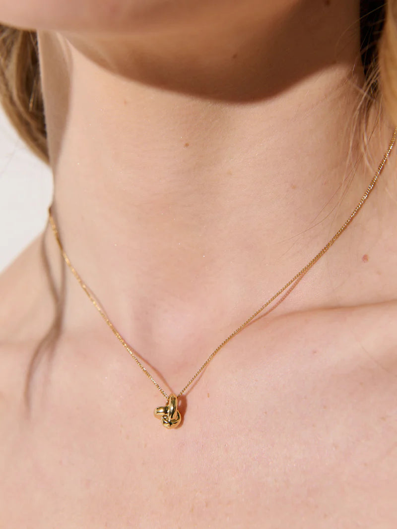 PETIT KNOT NECKLACE  - 18K Gold Plated