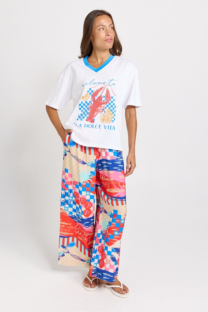 Betty Basics V-Neck Boxy Tee in La Dolce Vita Print - view 2
