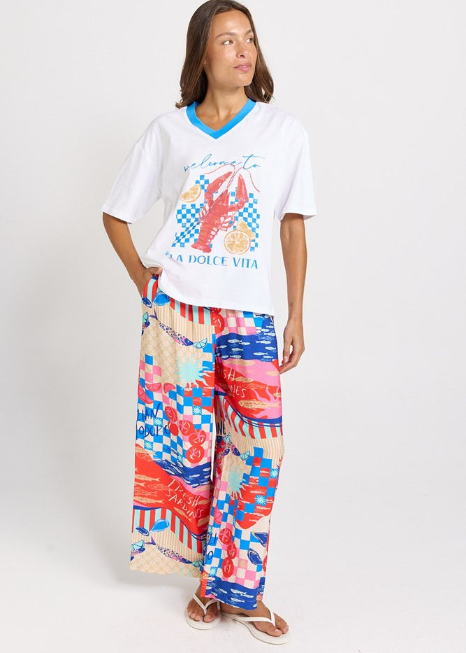 Betty Basics V-Neck Boxy Tee in La Dolce Vita Print - view 2