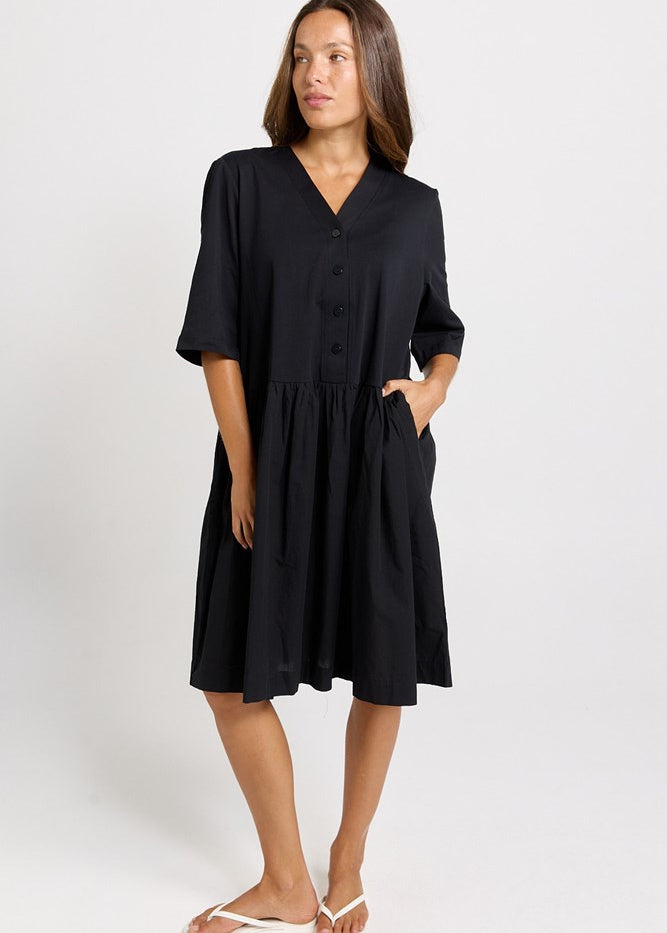 Betty Basics Jax Jersey Dress in Black - view 2