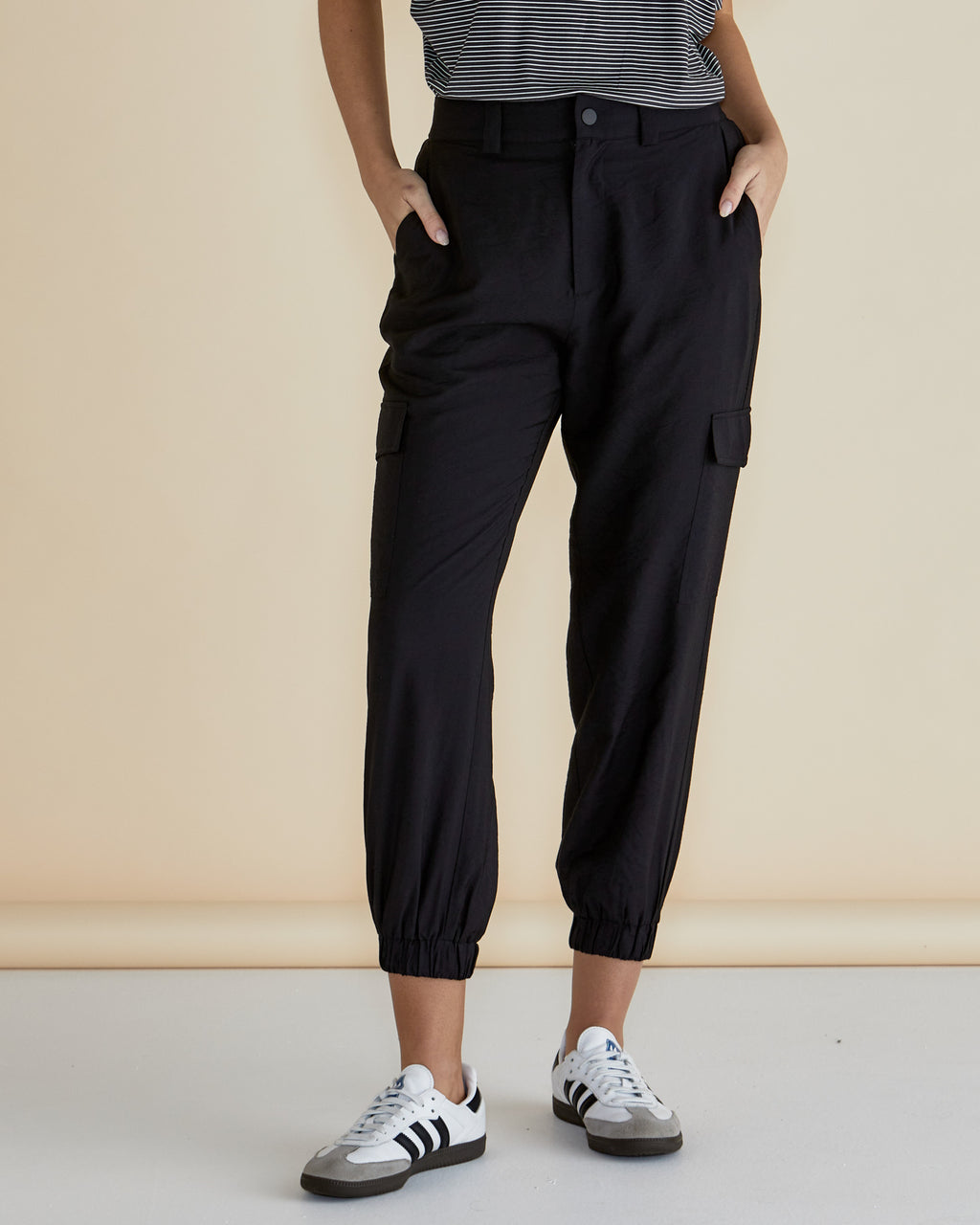 ADRIANNA JOGGER - Black