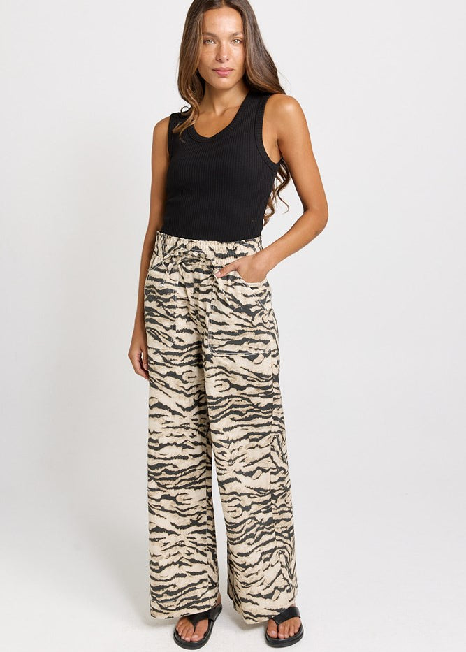 Betty Basics Saffra Relax Leg Jean in Animal - view 2