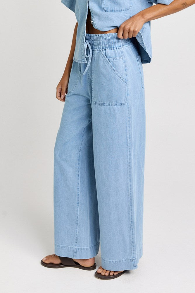 Betty Basics Saffra Relax Leg Jean in Medium Wash - view 2