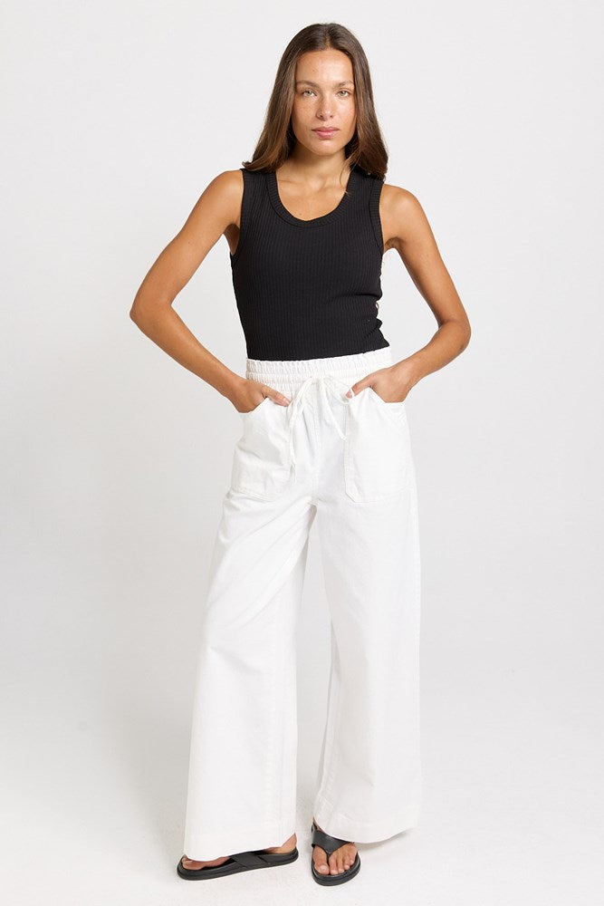 Betty Basics Saffra Relax Leg Jean in White - view 2