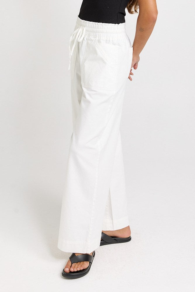 Betty Basics Saffra Relax Leg Jean in White - view 3