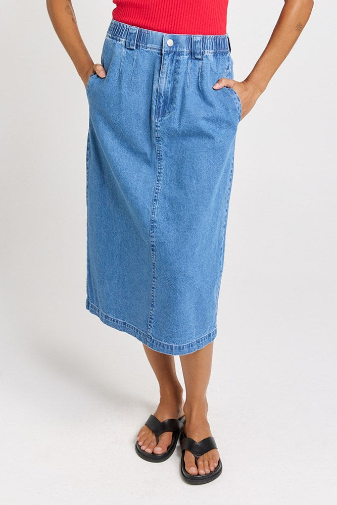 Betty Basics Solange Midi Denim Skirt in Medium Wash