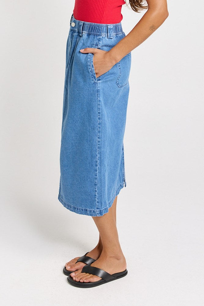Betty Basics Solange Midi Denim Skirt in Medium Wash - view 3