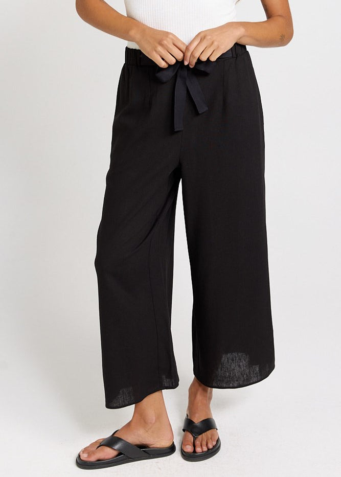 Betty Basics Bella Crop Pants in Black