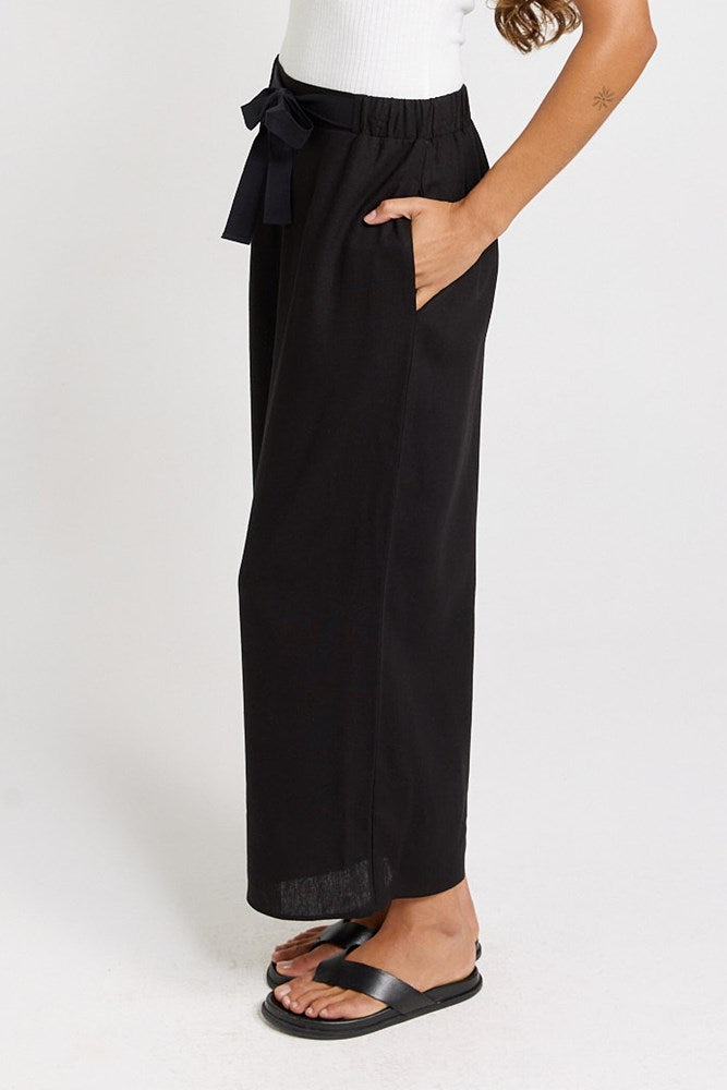 Betty Basics Bella Crop Pants in Black - view 3