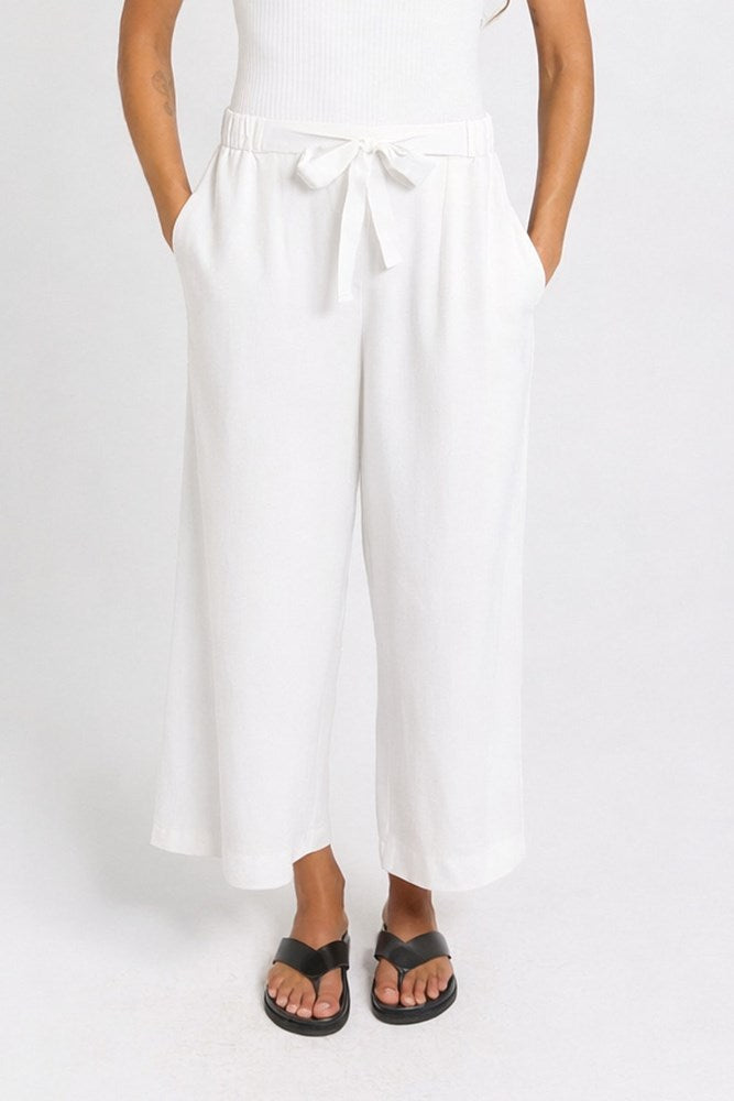 Betty Basics Bella Crop Pants in White