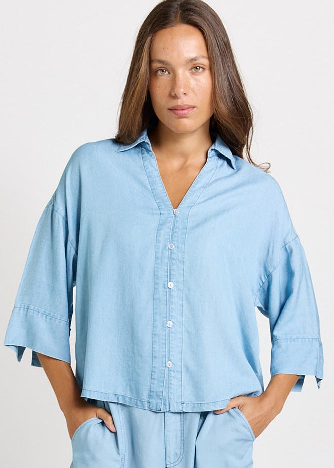 Betty Basics Emmy Shirt in Mid Wash