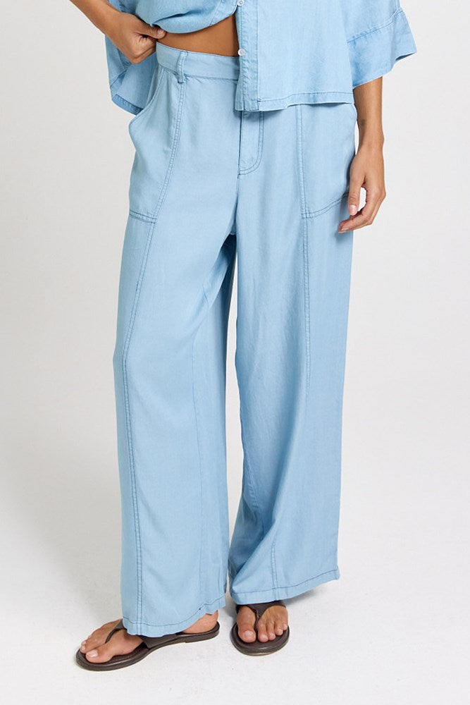 Betty Basics Emmy Pant in Mid Wash