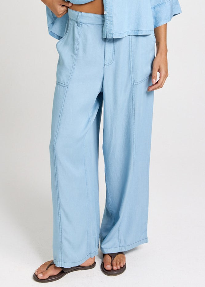 Betty Basics Emmy Pant in Mid Wash