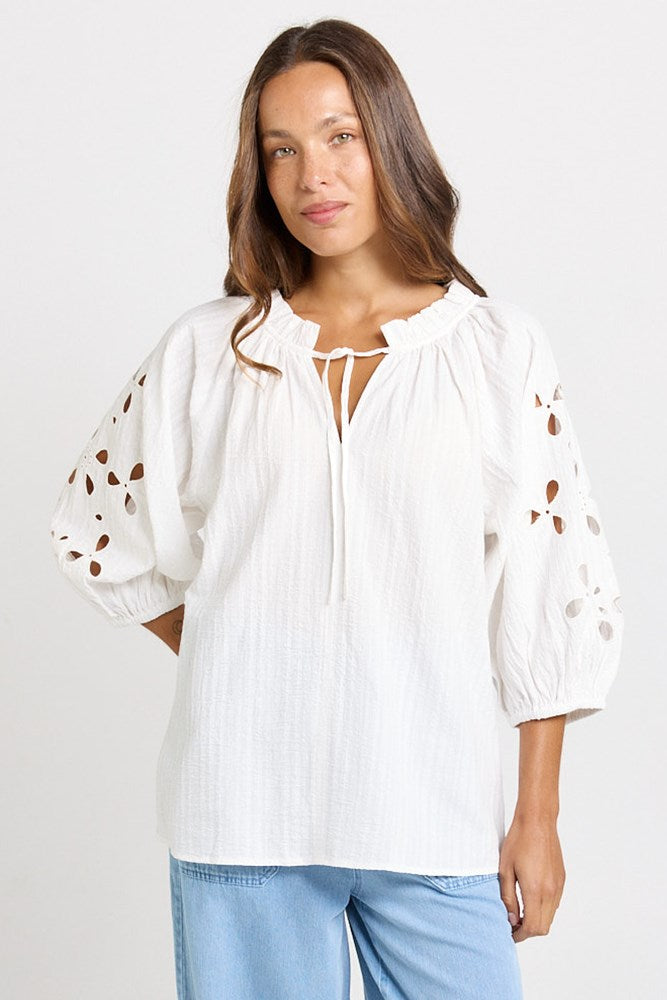 Betty Basics Daisy Broderie Blouse in White