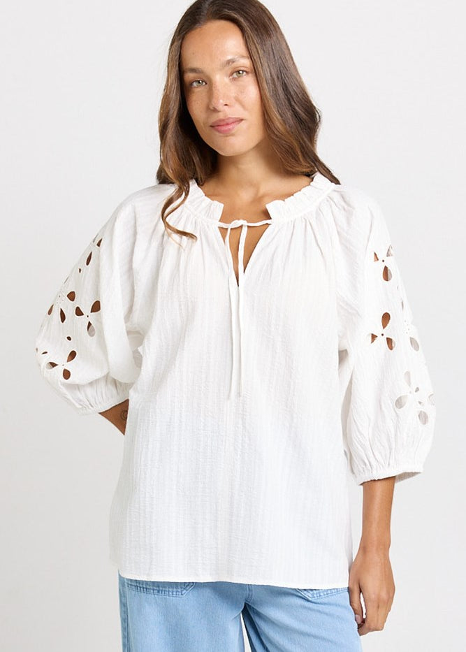 Betty Basics Daisy Broderie Blouse in White