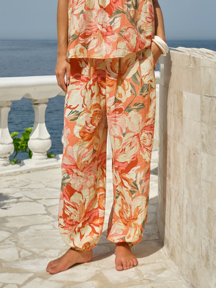 Fate+Becker Mireya Balloon Pant in Petal - view 2