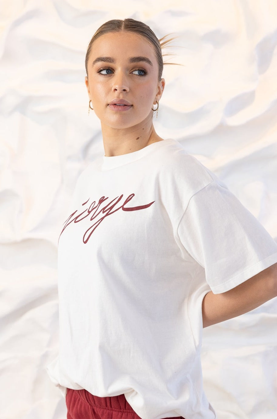 JORGE SCRIPT TEE - Burgundy