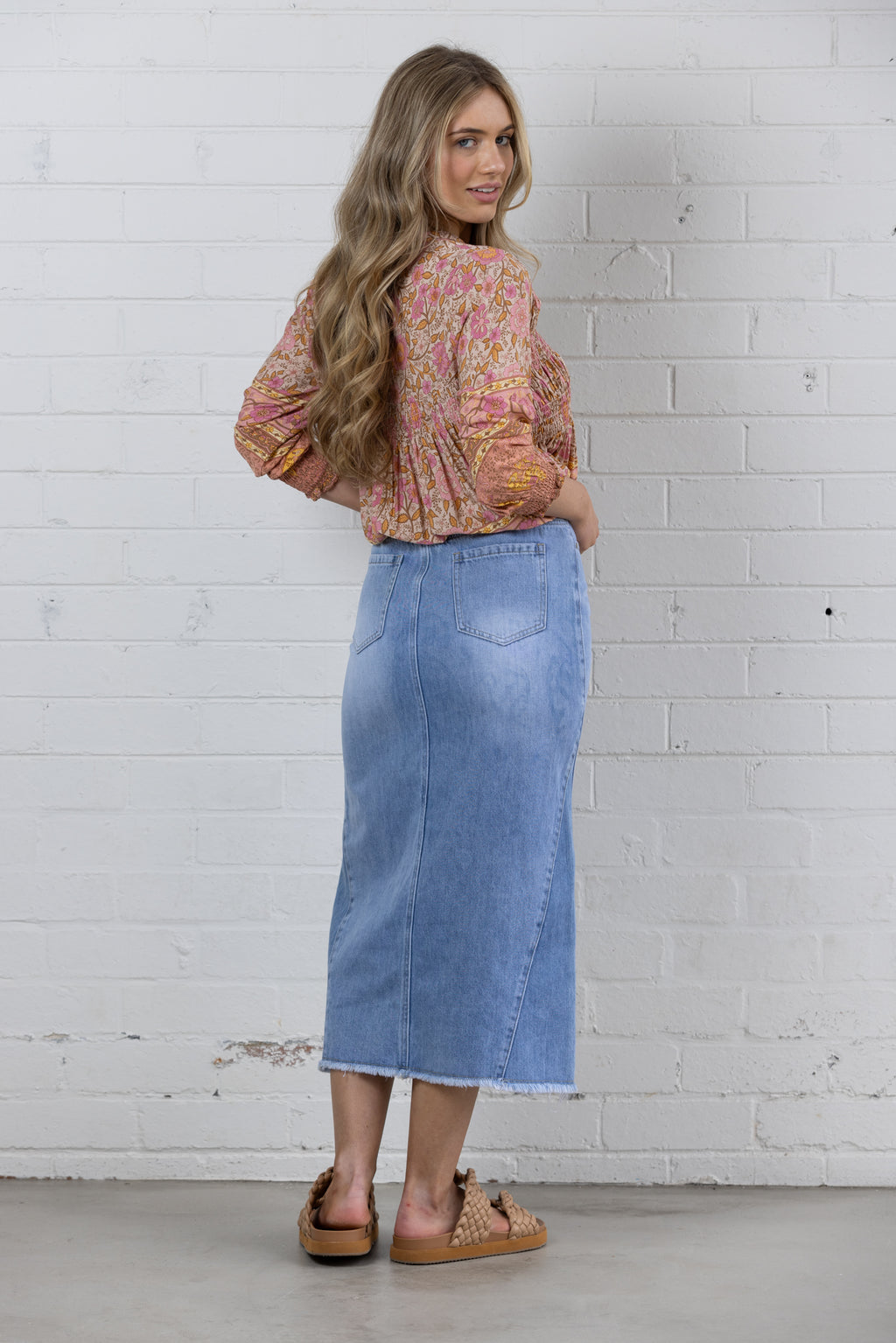 HAZE DENIM MIDI SKIRT - Mid Wash