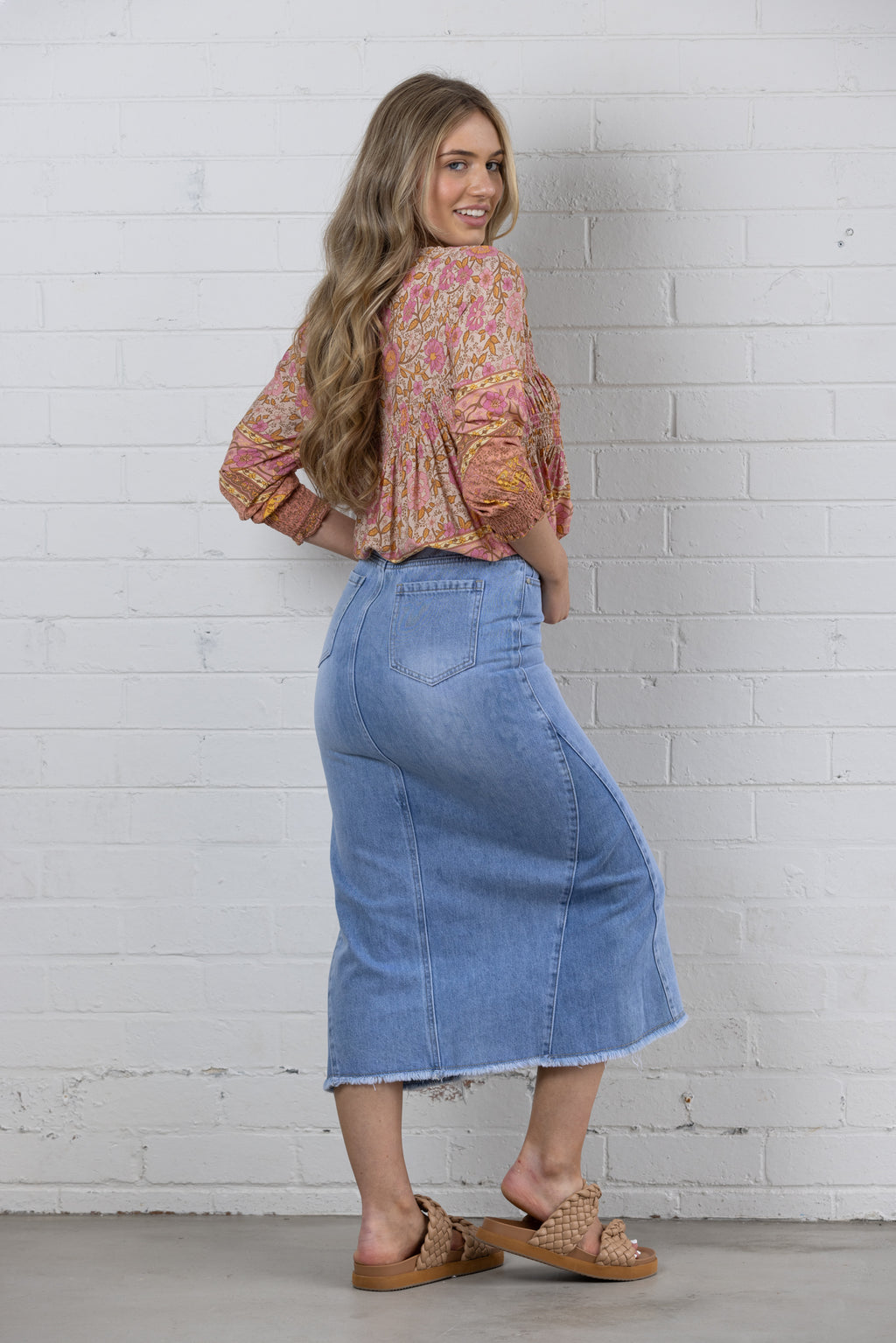 HAZE DENIM MIDI SKIRT - Mid Wash