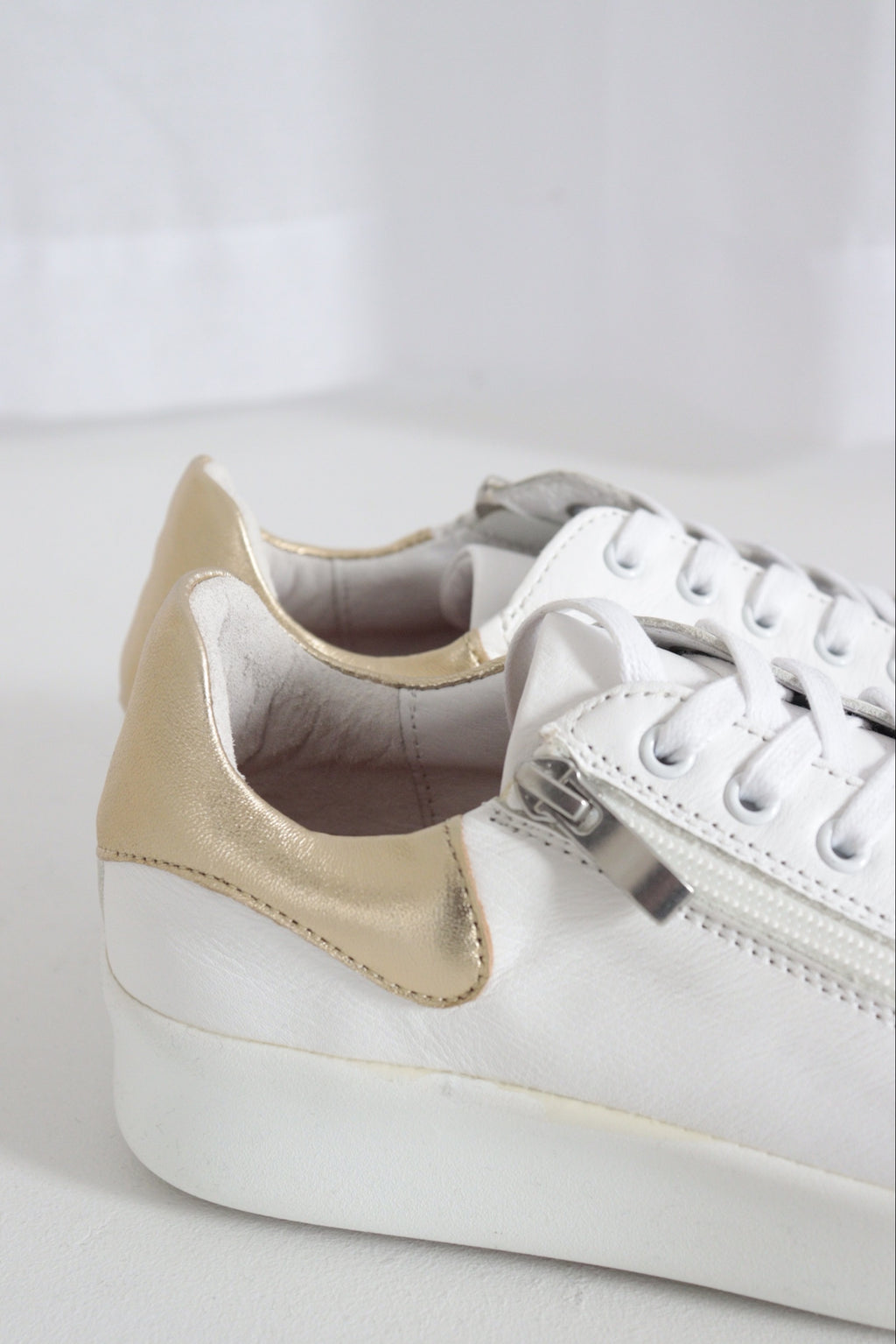 MOPPY SNEAKER - White/Bronze Leather