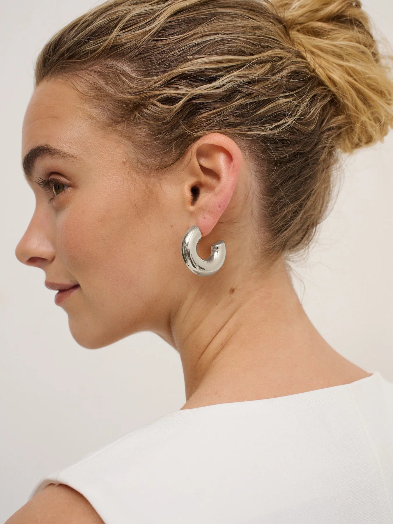 BOLD MACARONI LOOP GOLD PLATED EARRINGS - Silver