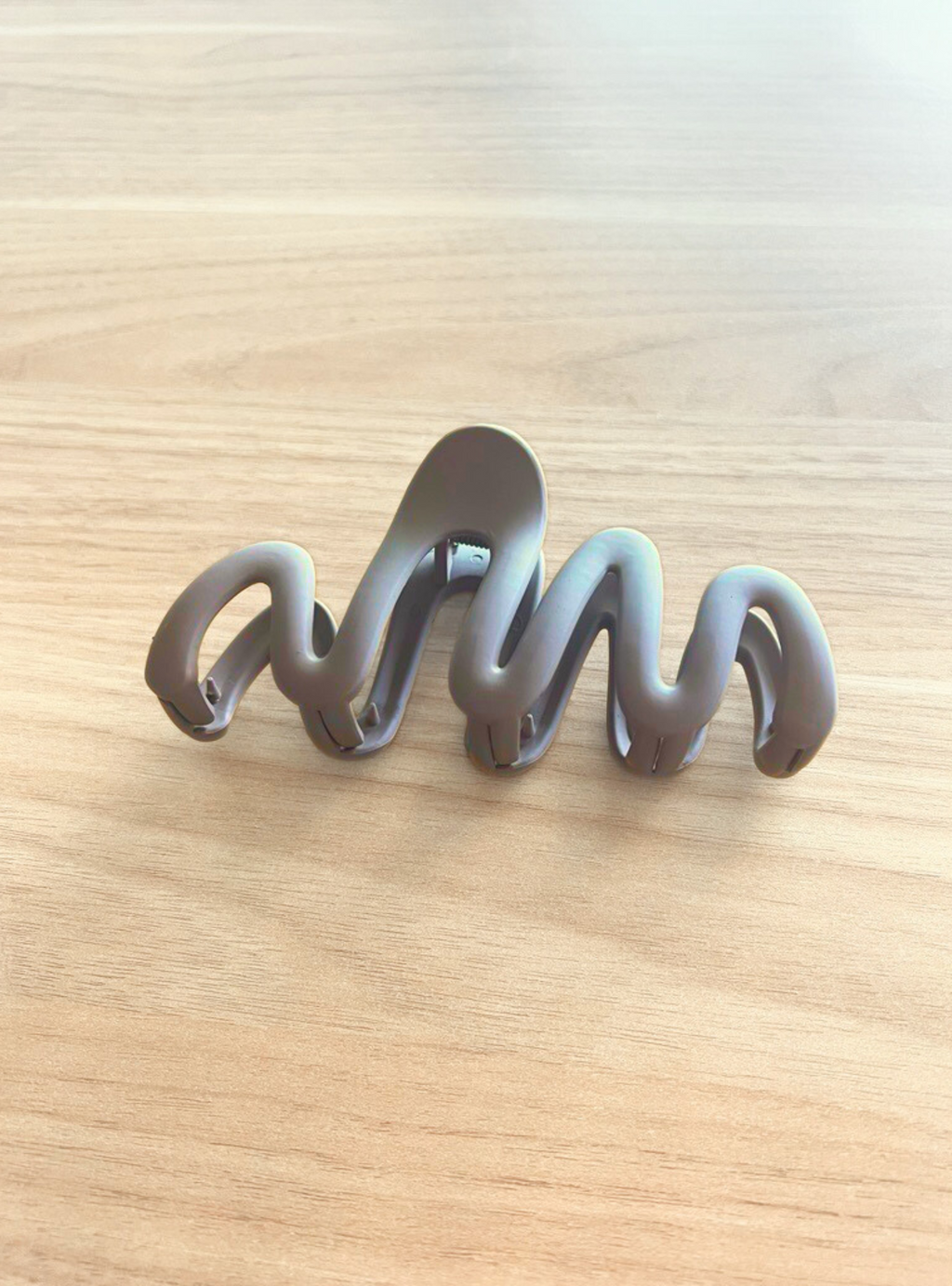 LARGE SWATCH HAIR CLAW - Brown