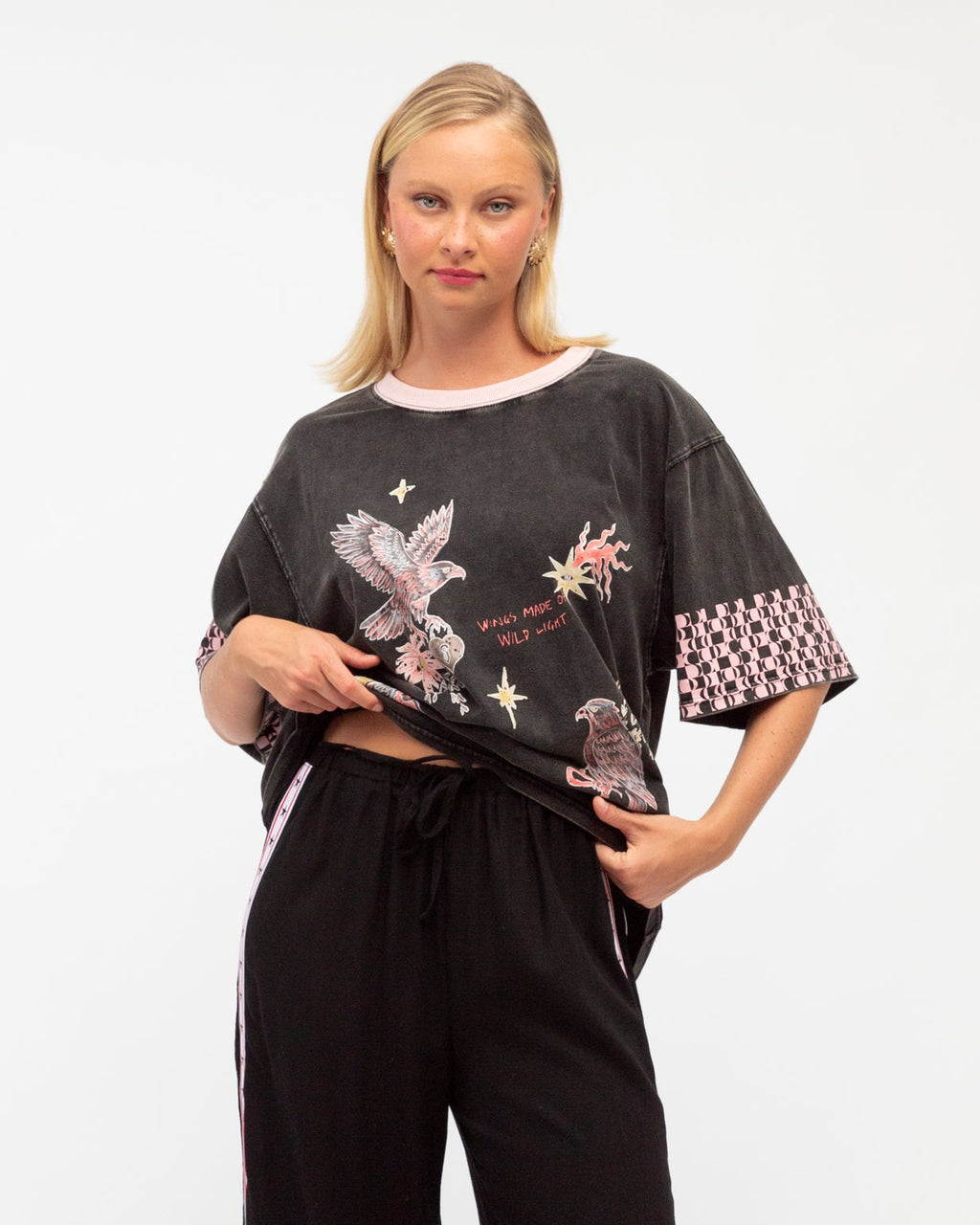 WILD LIGHT TEE - Charcoal