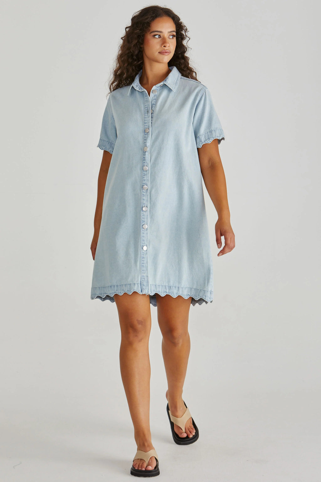 VALE SCALLOPED DENIM DRESS - Bleach