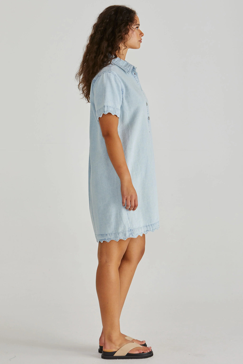 VALE SCALLOPED DENIM DRESS - Bleach