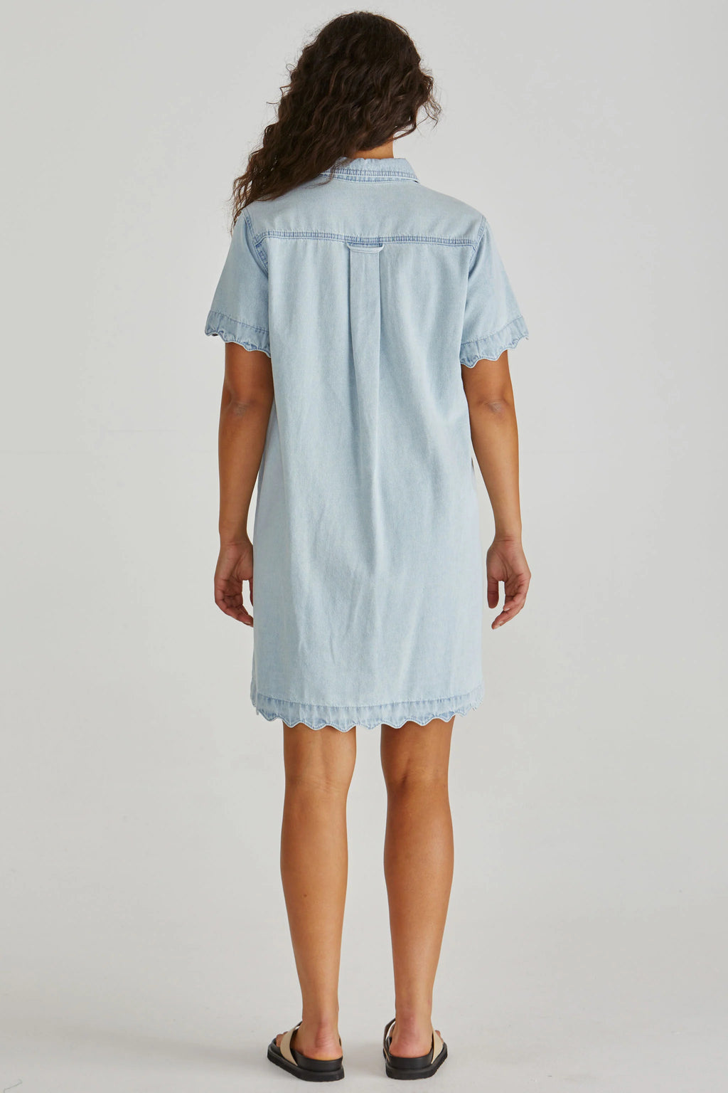 VALE SCALLOPED DENIM DRESS - Bleach