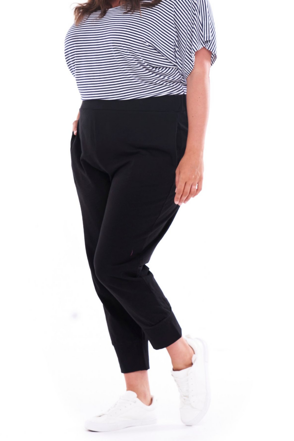 ALEXIA CROP JOGGER- Black