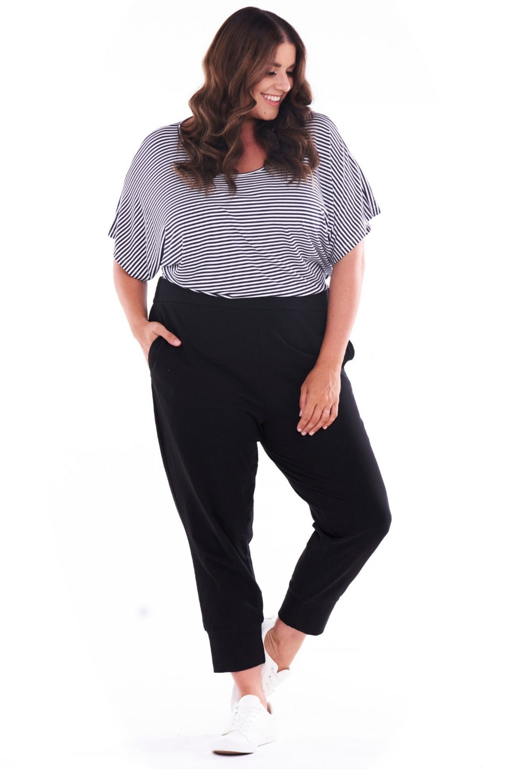 ALEXIA CROP JOGGER- Black