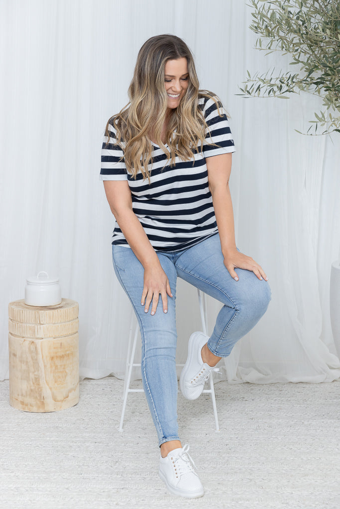 FORTUNE STRIPE VEE TEE - Navy and White Stripe